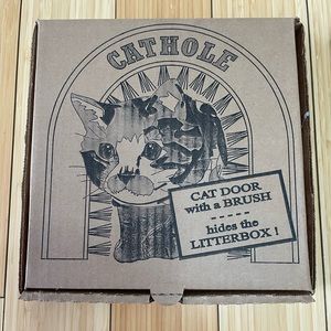 ❗️NWT ❗️| Cathole | Cat Door with Brush